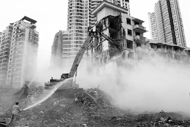 配合7号线建设 常德路长寿路楼宇拆迁工程启动